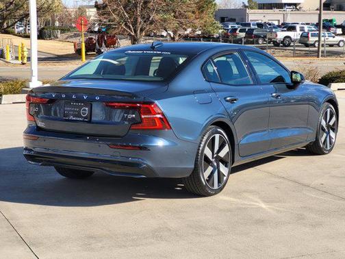 2025 Volvo S60 Plug-In Hybrid T8 Plus