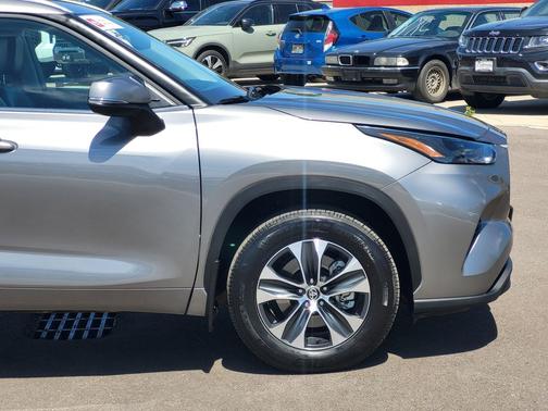 Heavy Metal 2026 Toyota Highlander XLE