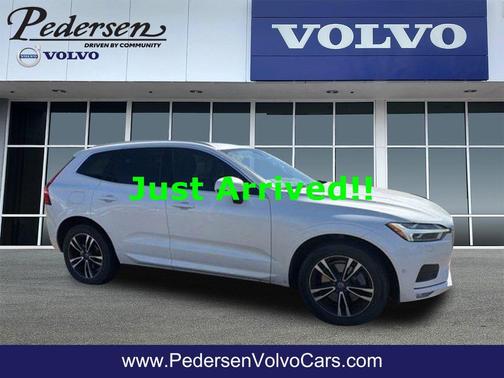 White 2019 Volvo XC60 T6 Momentum