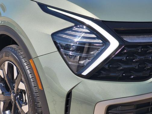 Jungle Green 2024 Kia Sportage X-Line
