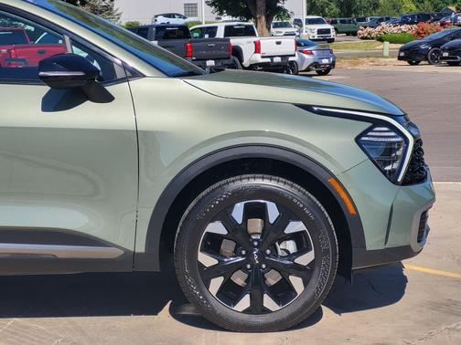 Jungle Green 2024 Kia Sportage X-Line