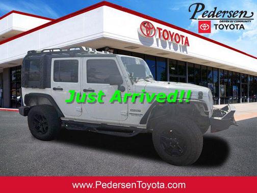 Bright White Clearcoat 2014 Jeep Wrangler Unlimited Sport