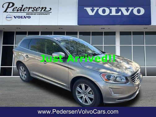 Seashell Metallic 2016 Volvo XC60 T6 Drive-E