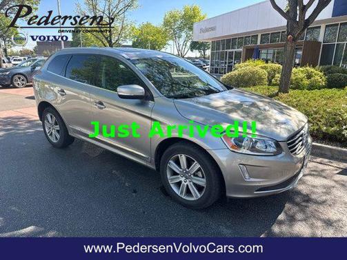 Seashell Metallic 2016 Volvo XC60 T6 Drive-E