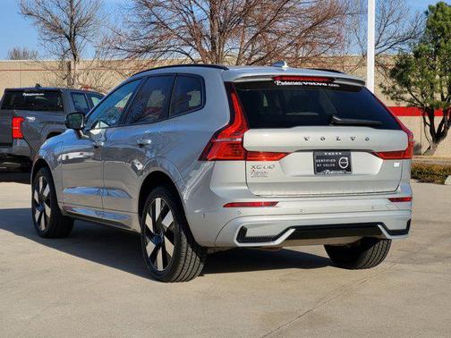 2024 Volvo XC60 Recharge Plug-In Hybrid T8 Plus Dark Theme