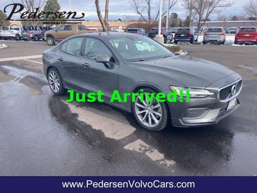 2020 Volvo S60 T6 Momentum