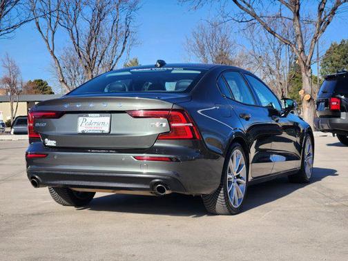 2020 Volvo S60 T6 Momentum