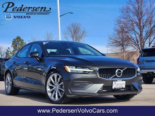 2020 Volvo S60 T6 Momentum