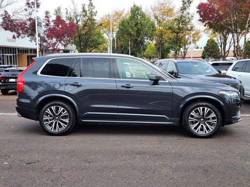 2021 Volvo XC90 T6 Momentum