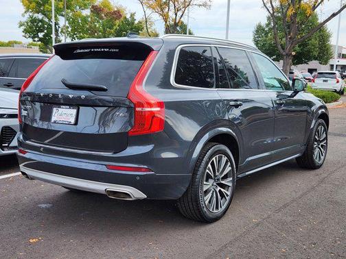 2021 Volvo XC90 T6 Momentum