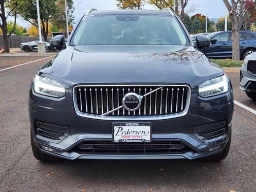 2021 Volvo XC90 T6 Momentum