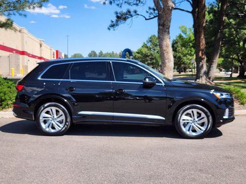 2023 Audi Q7 45 Premium Plus
