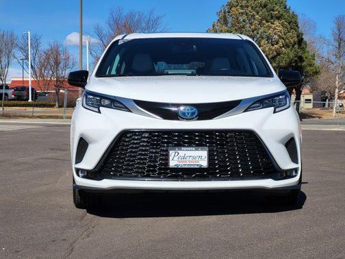 2021 Toyota Sienna XSE 7 Passenger