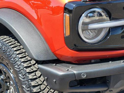 Hot Pepper Red Metallic Tinted Clearcoat 2024 Ford Bronco Wildtrak
