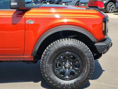 Hot Pepper Red Metallic Tinted Clearcoat 2024 Ford Bronco Wildtrak