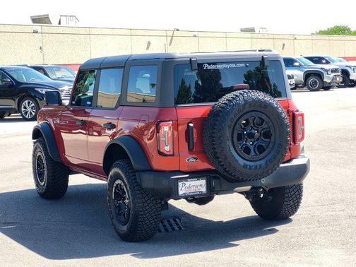 Hot Pepper Red Metallic Tinted Clearcoat 2024 Ford Bronco Wildtrak