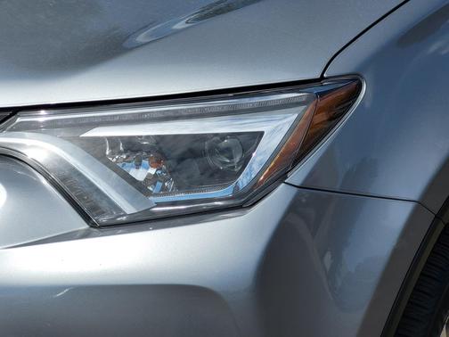 Silver Sky Metallic 2018 Toyota RAV4 Hybrid Limited
