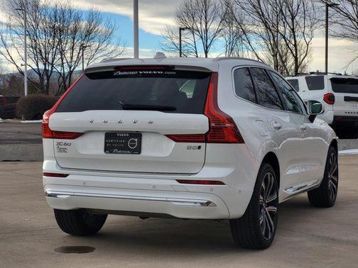 2023 Volvo XC60 B5 Ultimate Bright Theme