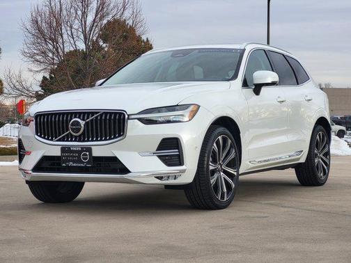 2023 Volvo XC60 B5 Ultimate Bright Theme