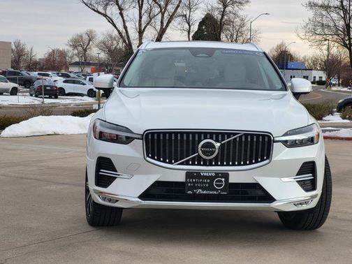 2023 Volvo XC60 B5 Ultimate Bright Theme