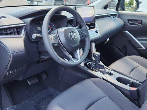 2025 Toyota Corolla Cross LE