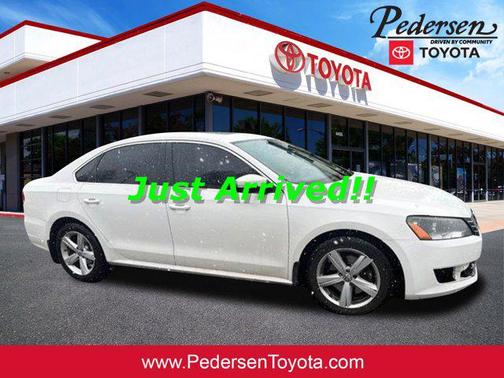 Candy White 2013 Volkswagen Passat 2.5 SE