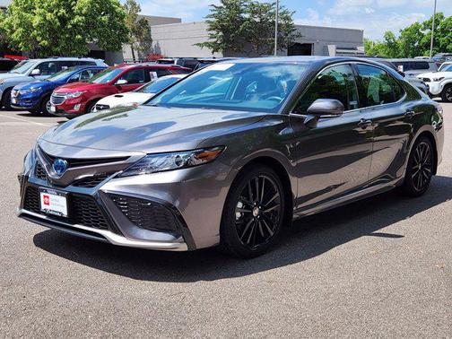 2024 Toyota Camry Hybrid SE
