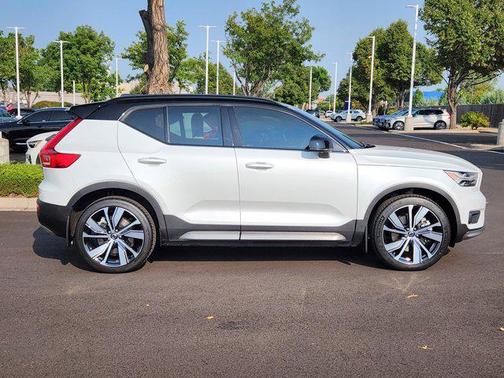 2022 Volvo XC40 Recharge Pure Electric P8 Twin Ultimate