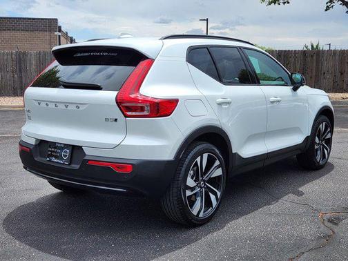 2025 Volvo XC40 B5 Plus Dark Theme