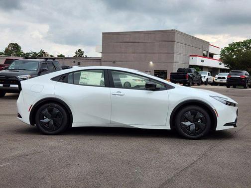 2025 Toyota Prius L