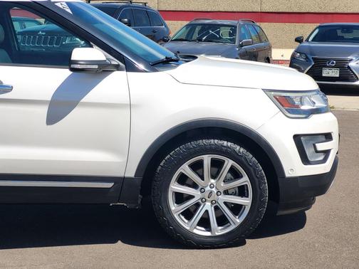 White Platinum Clearcoat Metallic 2017 Ford Explorer Limited