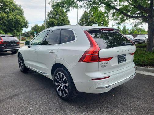 2023 Volvo XC60 B5 Plus Bright Theme