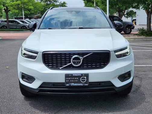 2022 Volvo XC40 T5 R-Design