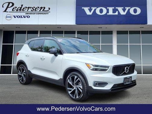 2022 Volvo XC40 T5 R-Design