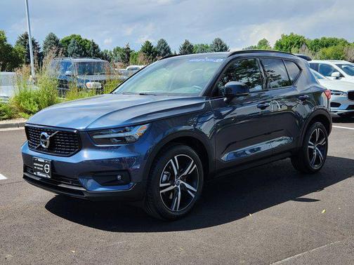 2022 Volvo XC40 T5 R-Design