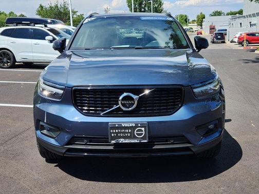 2022 Volvo XC40 T5 R-Design