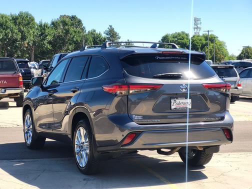 Magnetic Gray Metallic 2023 Toyota Highlander Limited