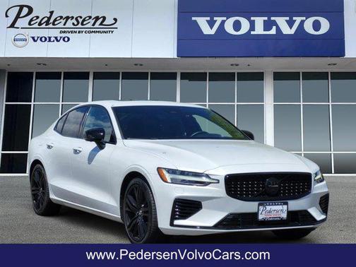 Crystal White Metallic 2023 Volvo S60 Recharge Plug-In Hybrid T8 Plus Black Edition