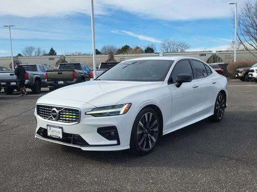 2020 Volvo S60 T6 R-Design