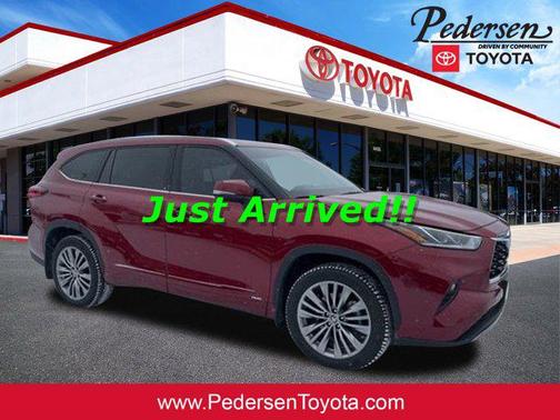 Ruby Flare Pearl 2022 Toyota Highlander Hybrid Platinum