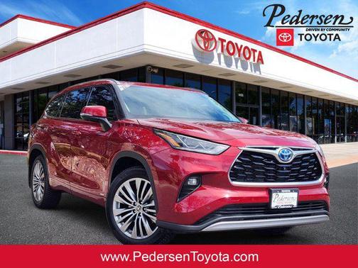 Ruby Flare Pearl 2022 Toyota Highlander Hybrid Platinum