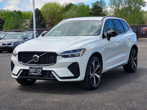 Crystal White Metallic 2024 Volvo XC60 Recharge Plug-In Hybrid T8 Ultimate Dark Theme