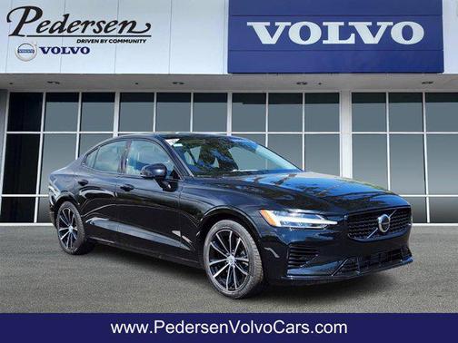 2023 Volvo S60 Recharge Plug-In Hybrid T8 Plus Dark Theme