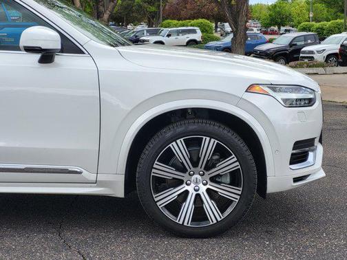 Crystal White Metallic 2024 Volvo XC90 Recharge Plug-In Hybrid T8 Plus Bright Theme 7-Seater