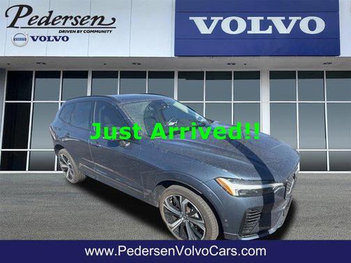 2024 Volvo XC60 Recharge Plug-In Hybrid T8 Ultimate Dark Theme