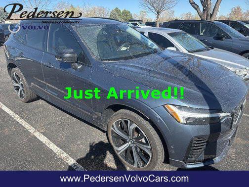 2024 Volvo XC60 Recharge Plug-In Hybrid T8 Ultimate Dark Theme