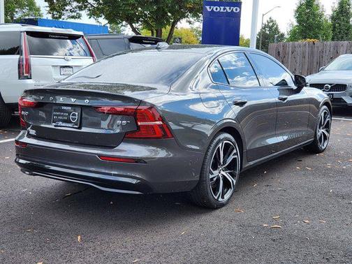 2024 Volvo S60 B5 Ultimate Dark Theme