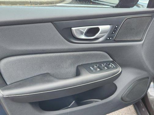 2024 Volvo S60 B5 Ultimate Dark Theme