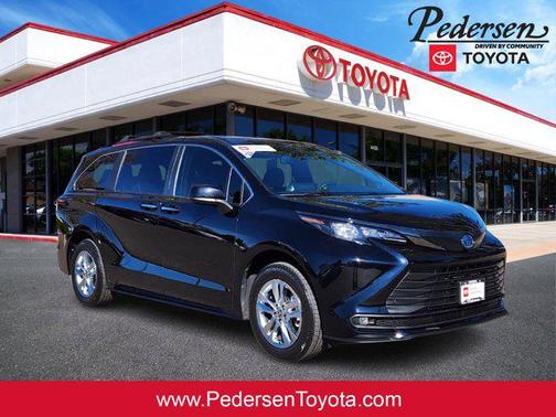 2023 Toyota Sienna Woodland Edition