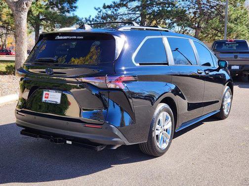 2023 Toyota Sienna Woodland Edition